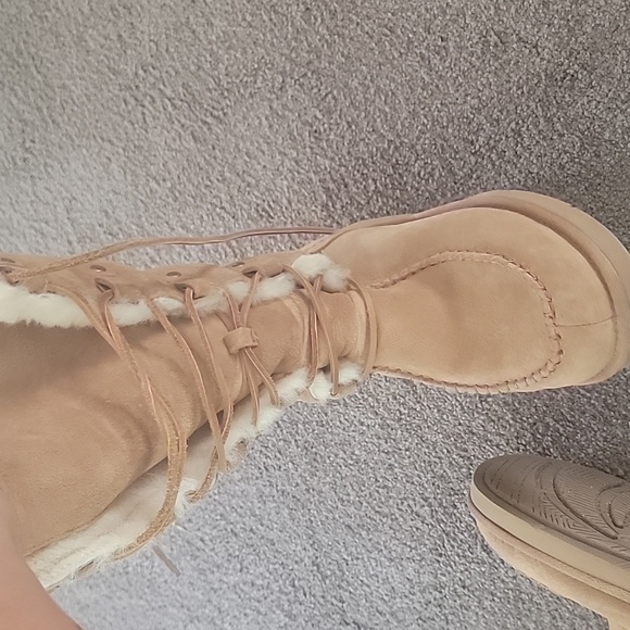 Knee high UGG boot - Picture 6 of 6